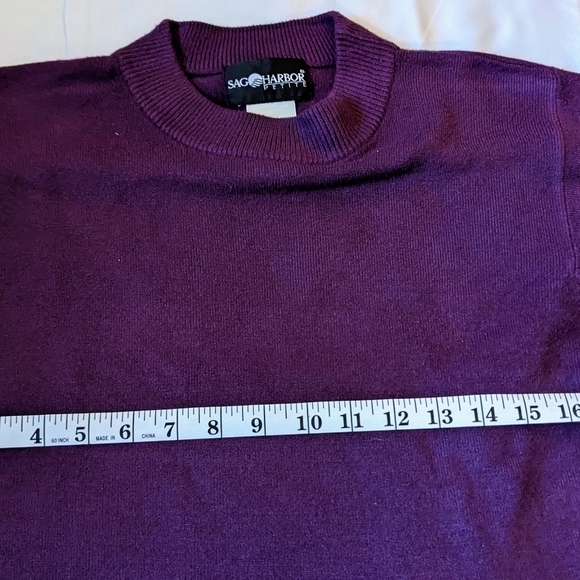 Vintage Sag Harbor Petite Women's Medium Purple Crew Crop Short Sleeve Sweater - Picture 2 of 5